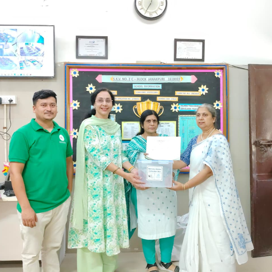 Students pledging mercury safety